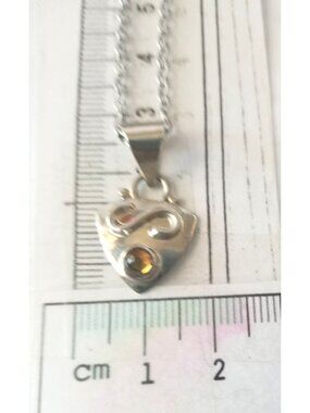 Necklace Silver Amber Triangle 4.7 gr 23.5 ct 1.5 cm x 3 cm 16" chain Ambe